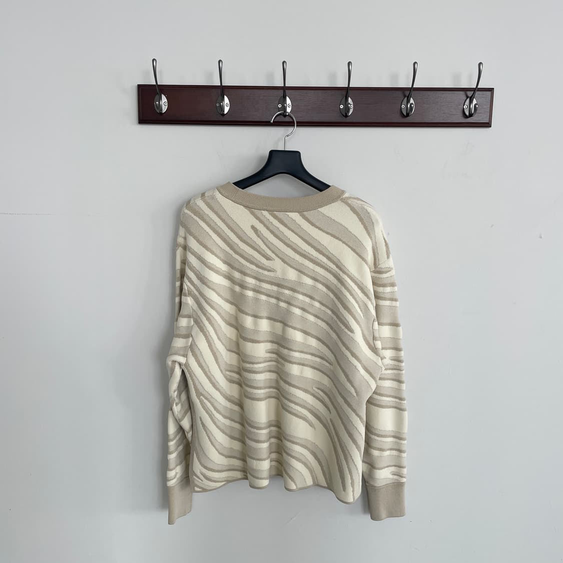 코스 지브라 패턴 니트 상품이미지2