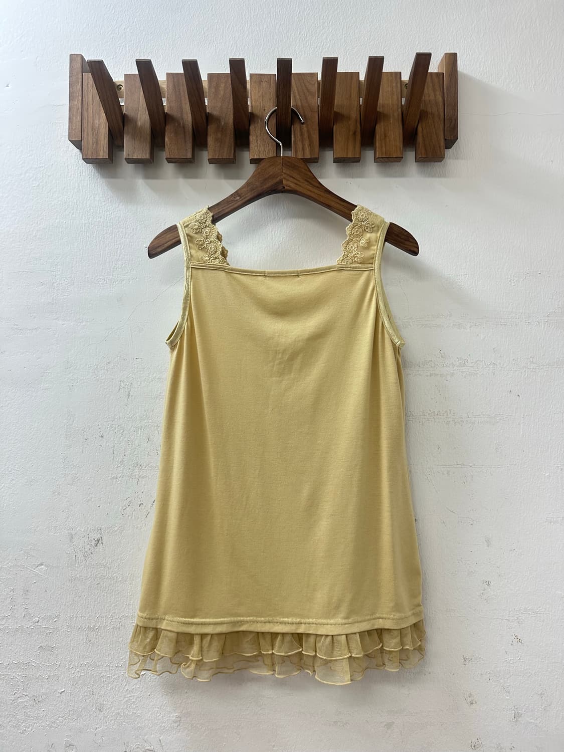 Axes femme 엑시즈팜 레이스 트리밍 슬리브리스 탑 상품이미지4