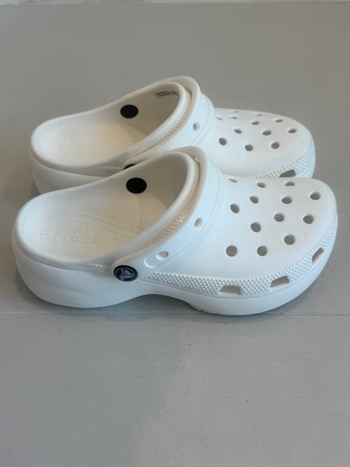 크록스 플랫폼 컴포트 클로그 화이트 230 W6 상품이미지2