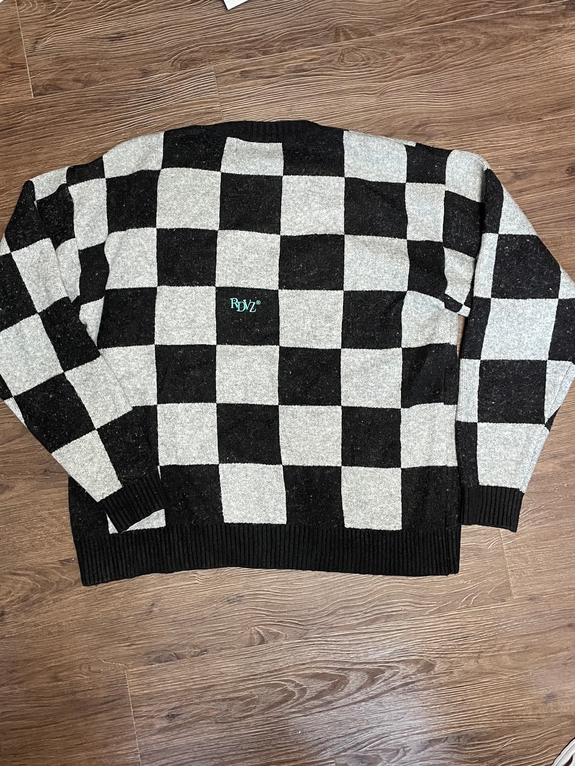 자수 포인트 체커보드 니트 - 블랙 상품이미지3