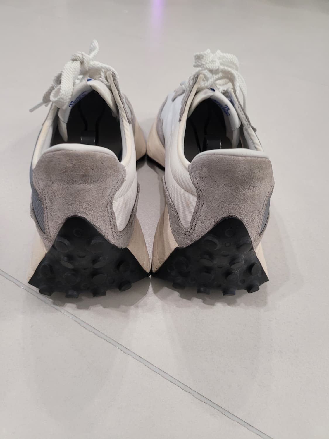 275] 어떤 옷에도 찰떡, 뉴발란스 327 그레이 보냅니다. 
 상품이미지4