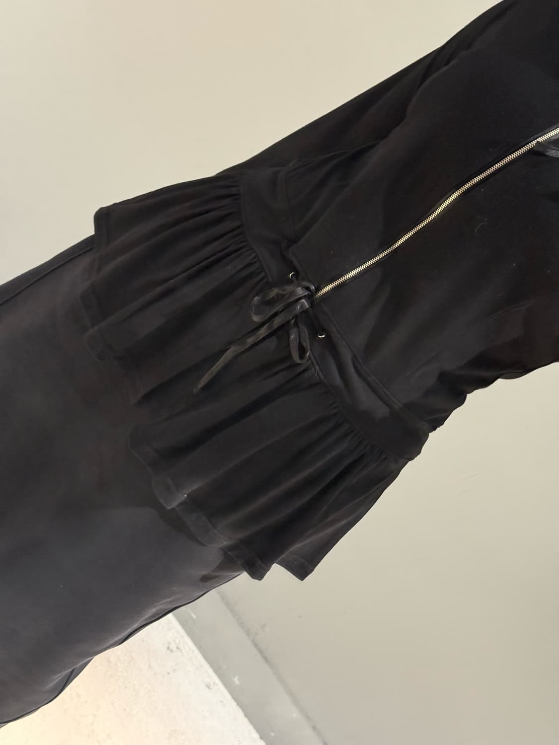 frill detail high-neck zip-up 상품이미지4