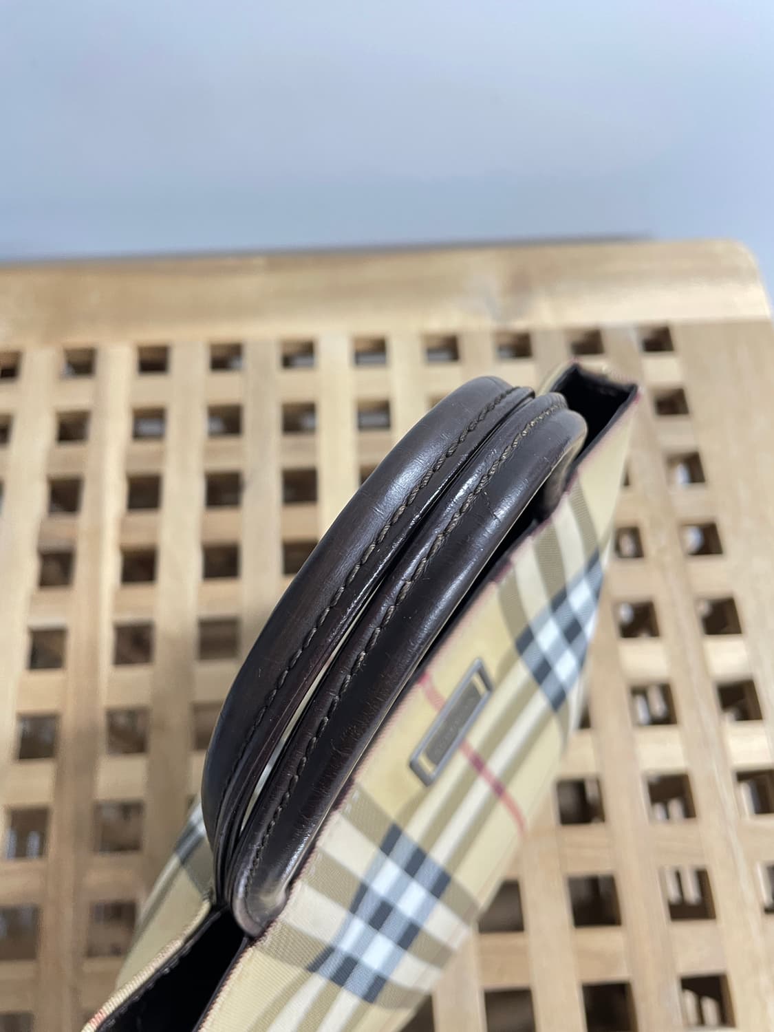 버버리 미니 토트백 상품이미지4