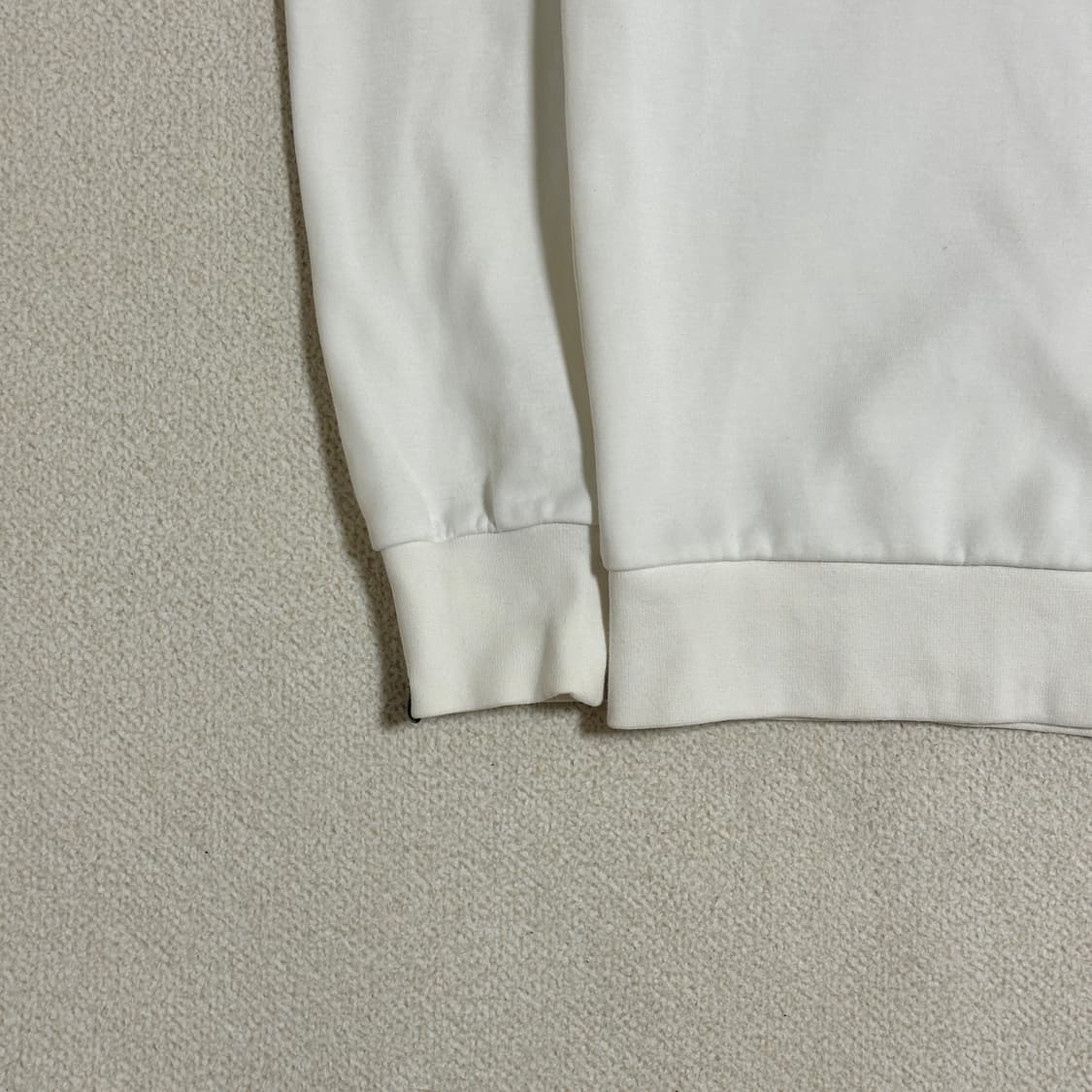 디스커버리 엠보 로고 맨투맨 상품이미지4