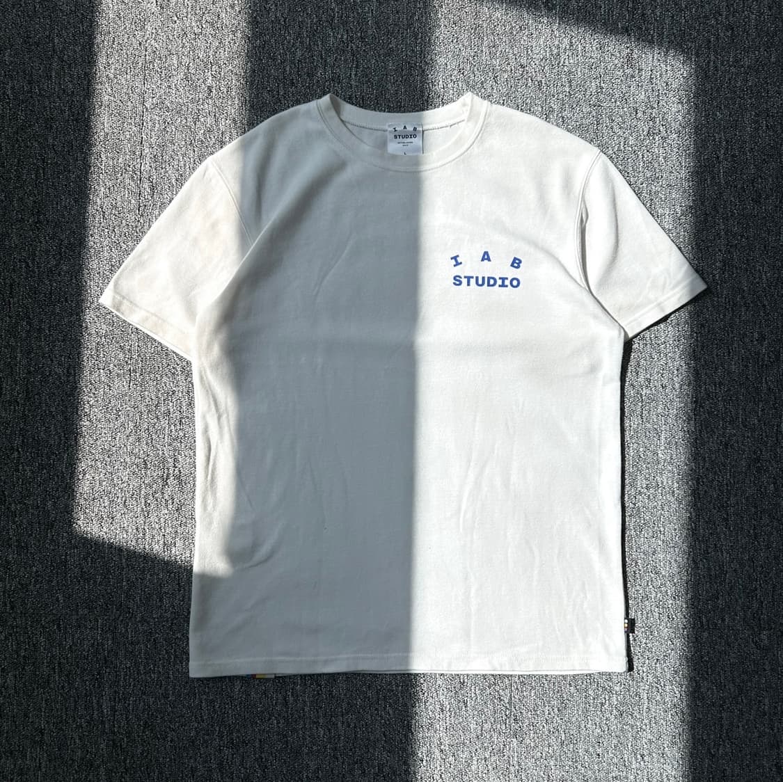 아이앱스튜디오 화이트 반팔티  상품이미지1