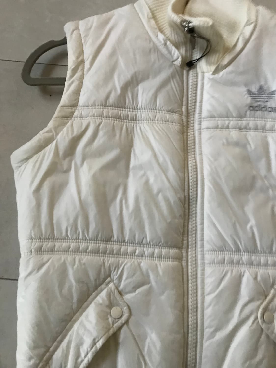 아디다스 아이보리 실버 패딩조끼 상품이미지9