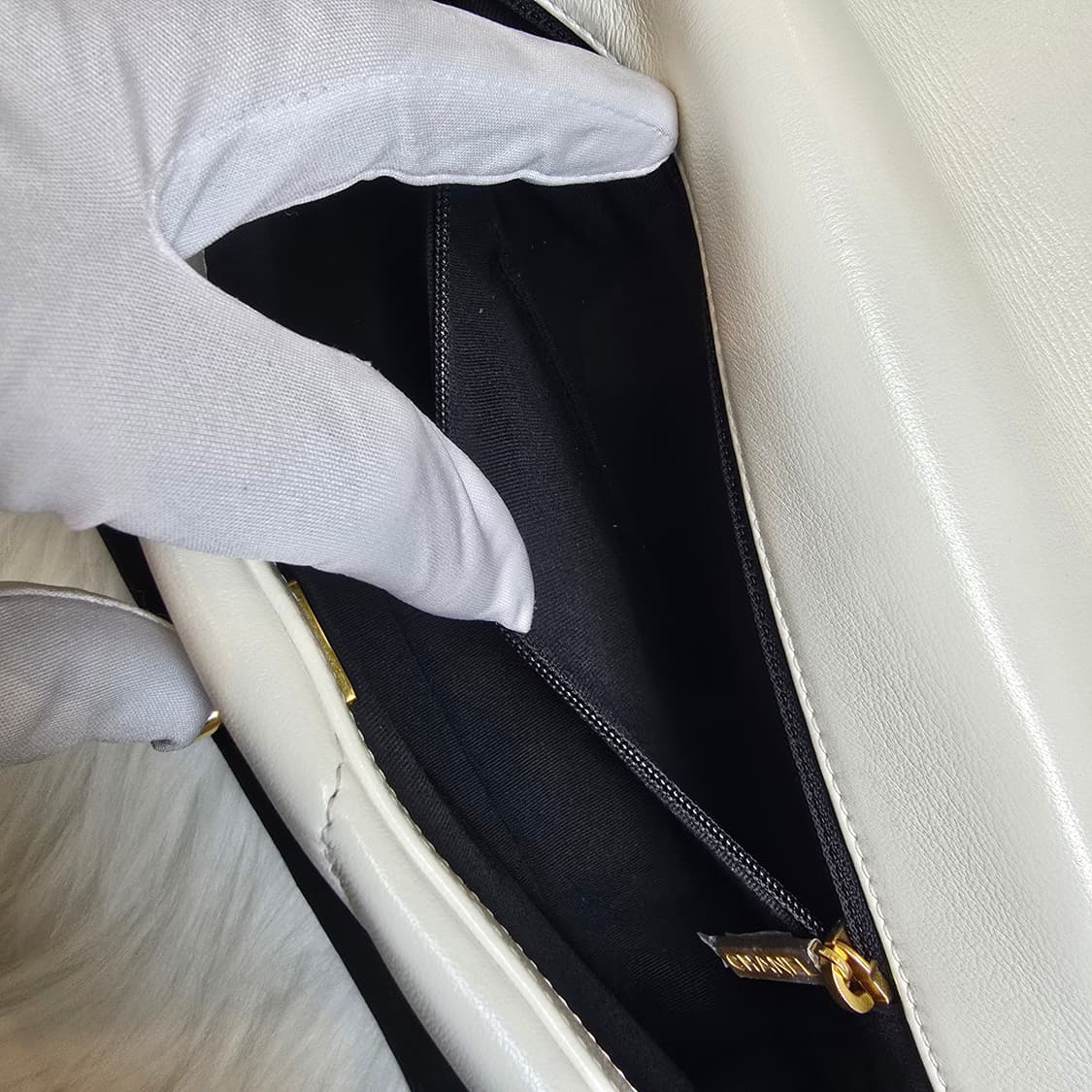 [중고/정품] 샤넬 19 플립백 화이트 상품이미지10