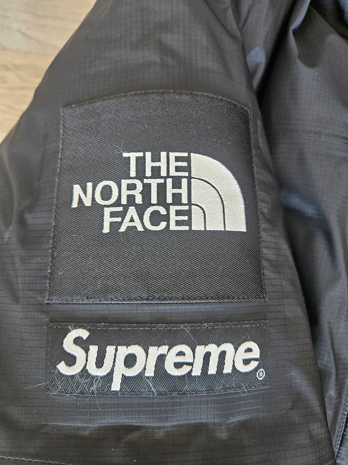 슈프림X노스페이스  서밋 시리즈 레스 큐 발토로 패딩 상품이미지2