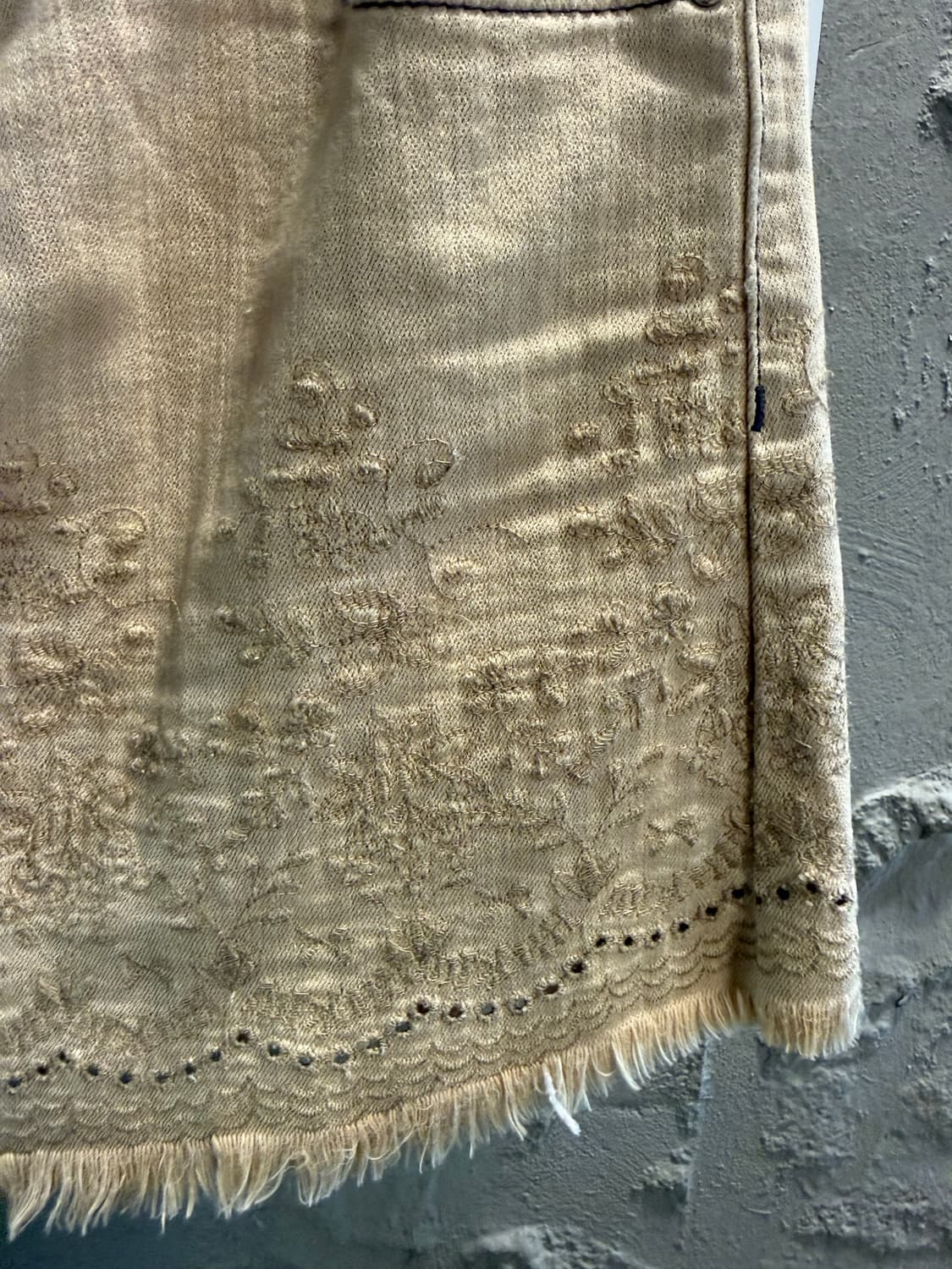 알마니진 ARMANI 플라워 자수 데님 미니스커트 베이지 42 상품이미지4