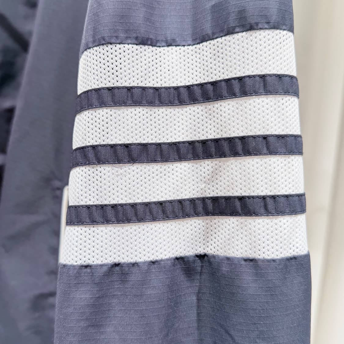 (A+/3) / 톰브라운 사선완장 립스탑 메쉬 네이비 바람막이 상품이미지6