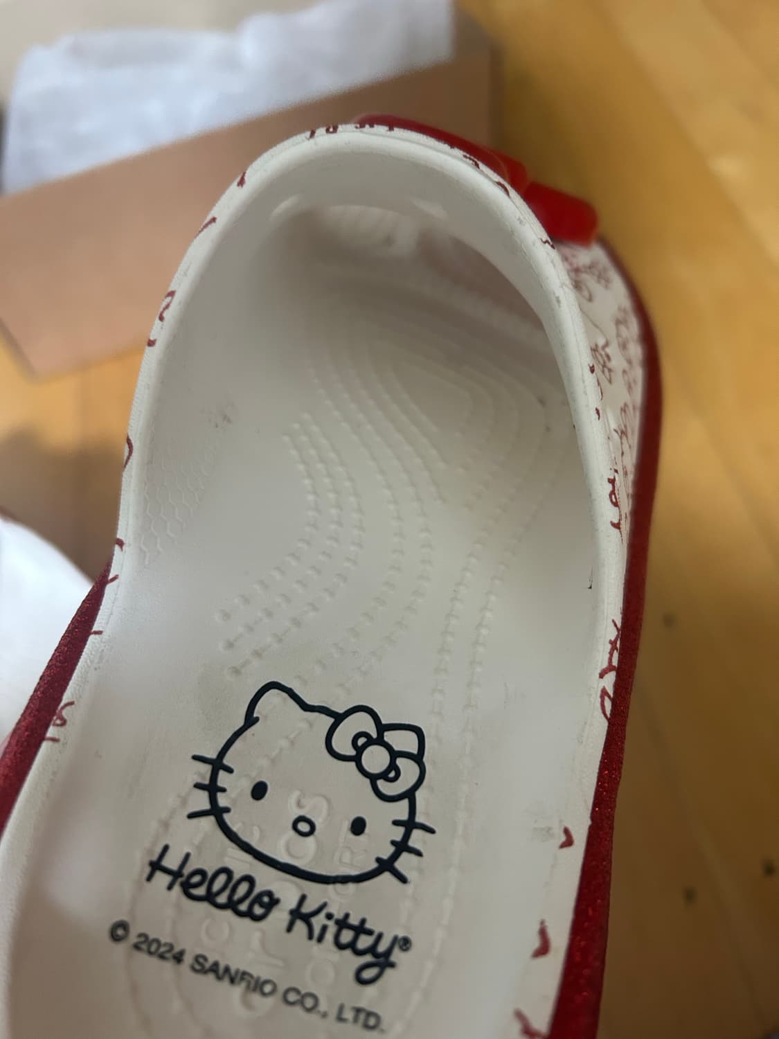 크록스 헬로키티 스톰프 슬라이드 화이트/레드 230 상품이미지6