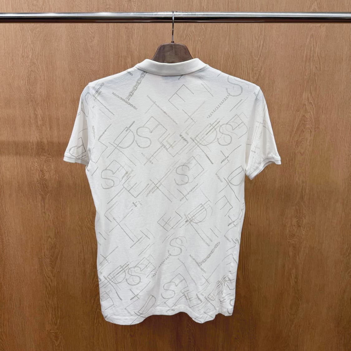 디젤 반팔 티셔츠 카라넥 레터링 로고 프린팅 싱글 포켓 디테일 화이트 상품이미지3