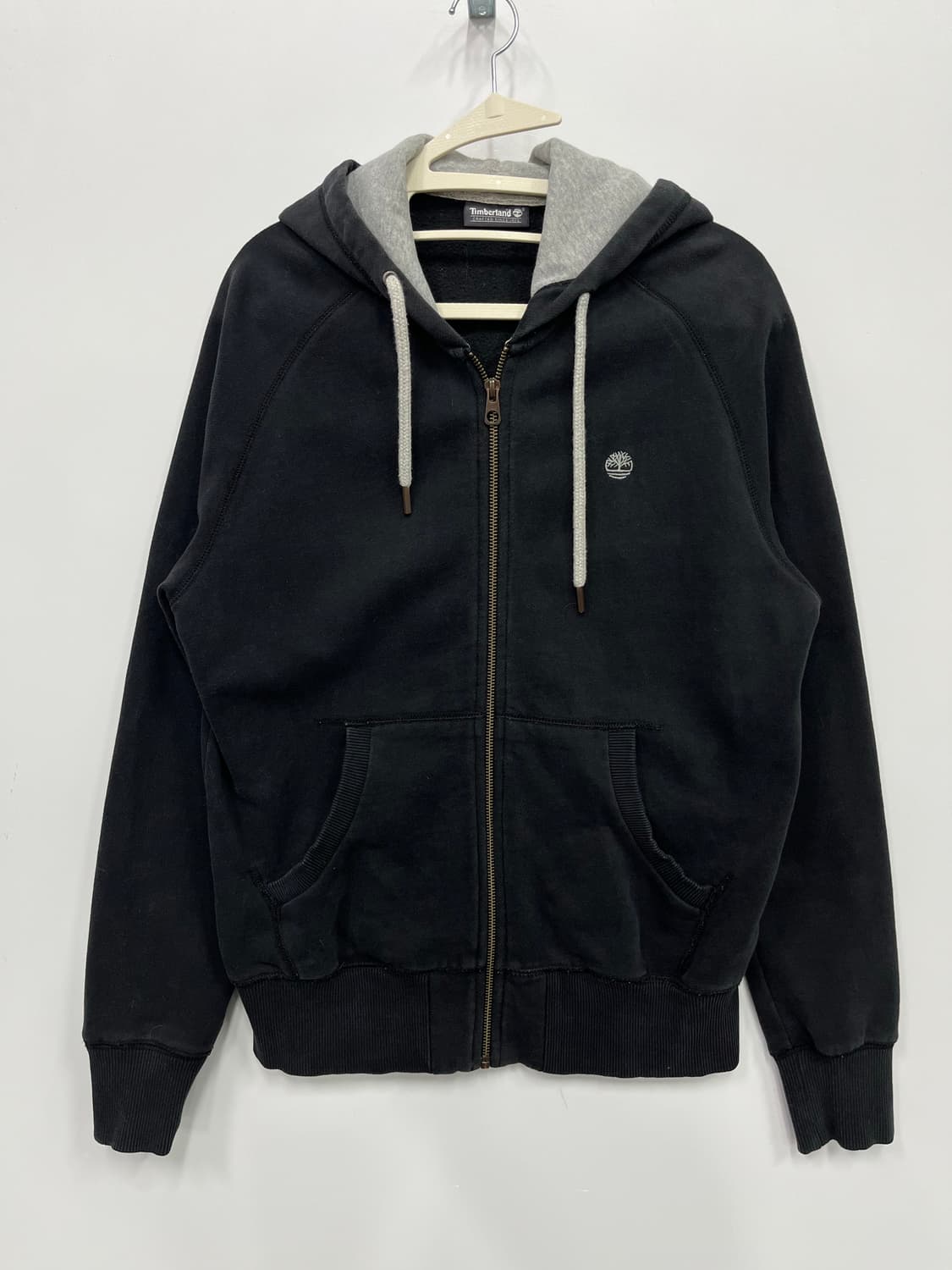 팀버랜드 스몰로고 블랙 후드집업  상품이미지1