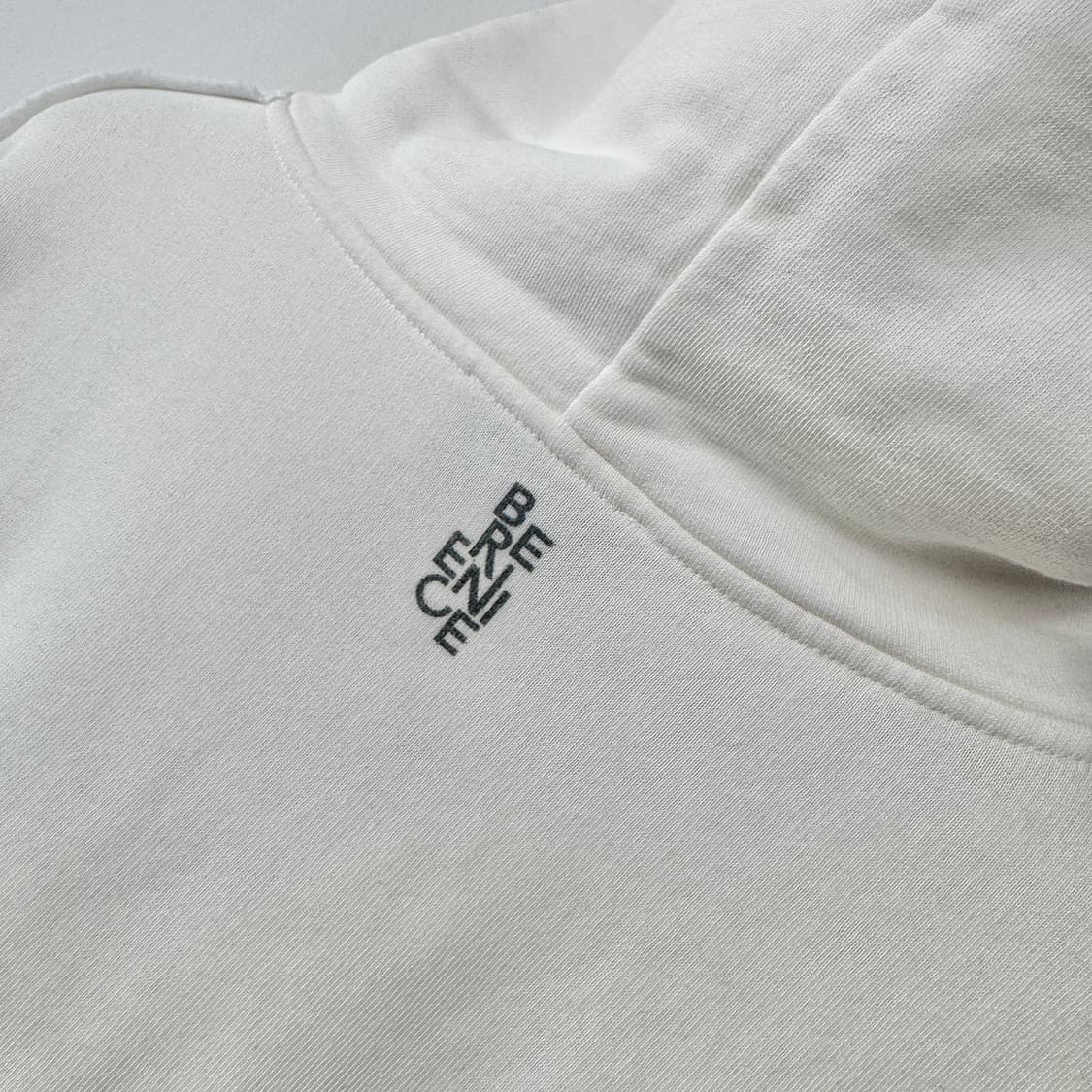 베르니스 타이포 후드 티셔츠 상품이미지4