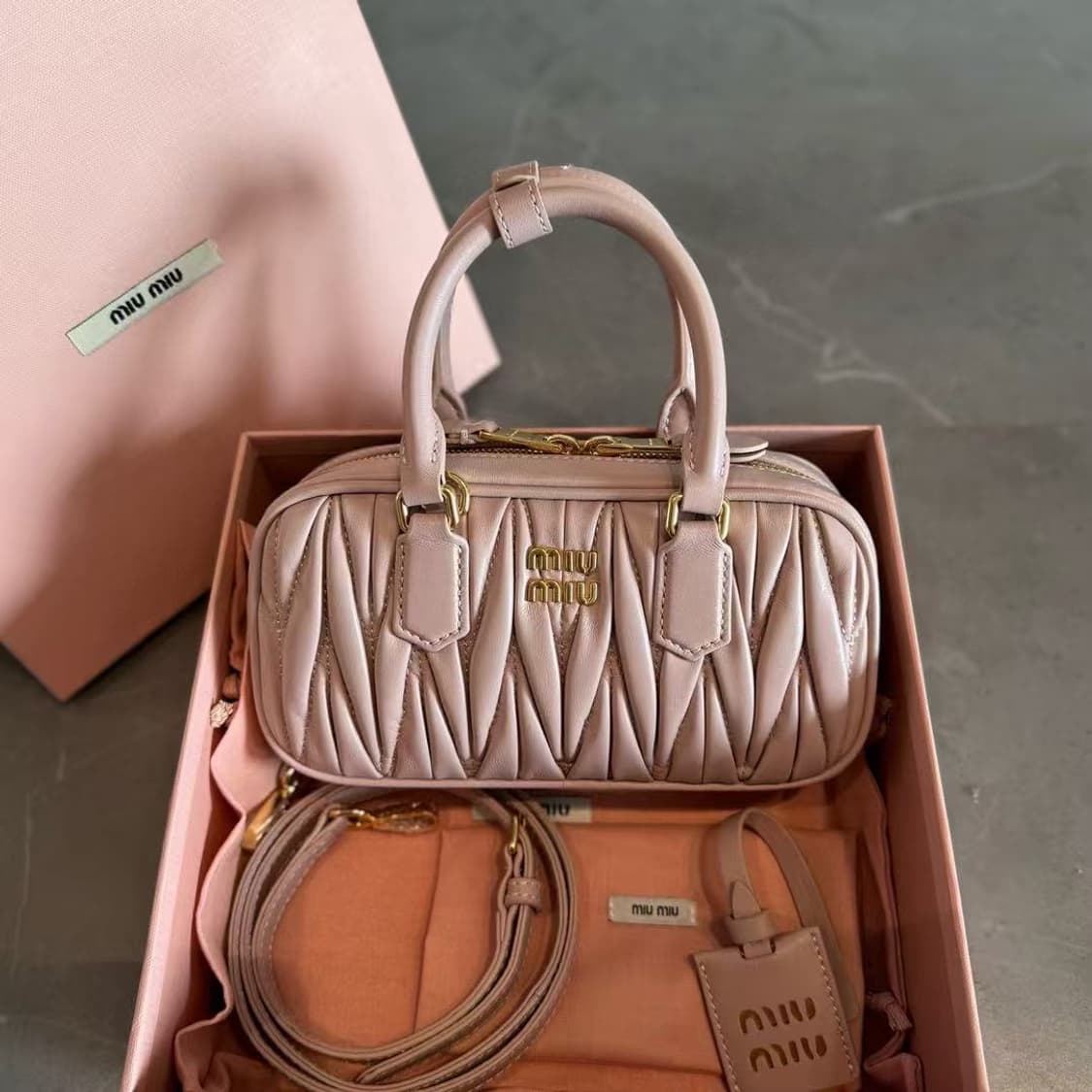 미우 미우 아르카디 마테라쎄 나파 레더 미니백 상품이미지5