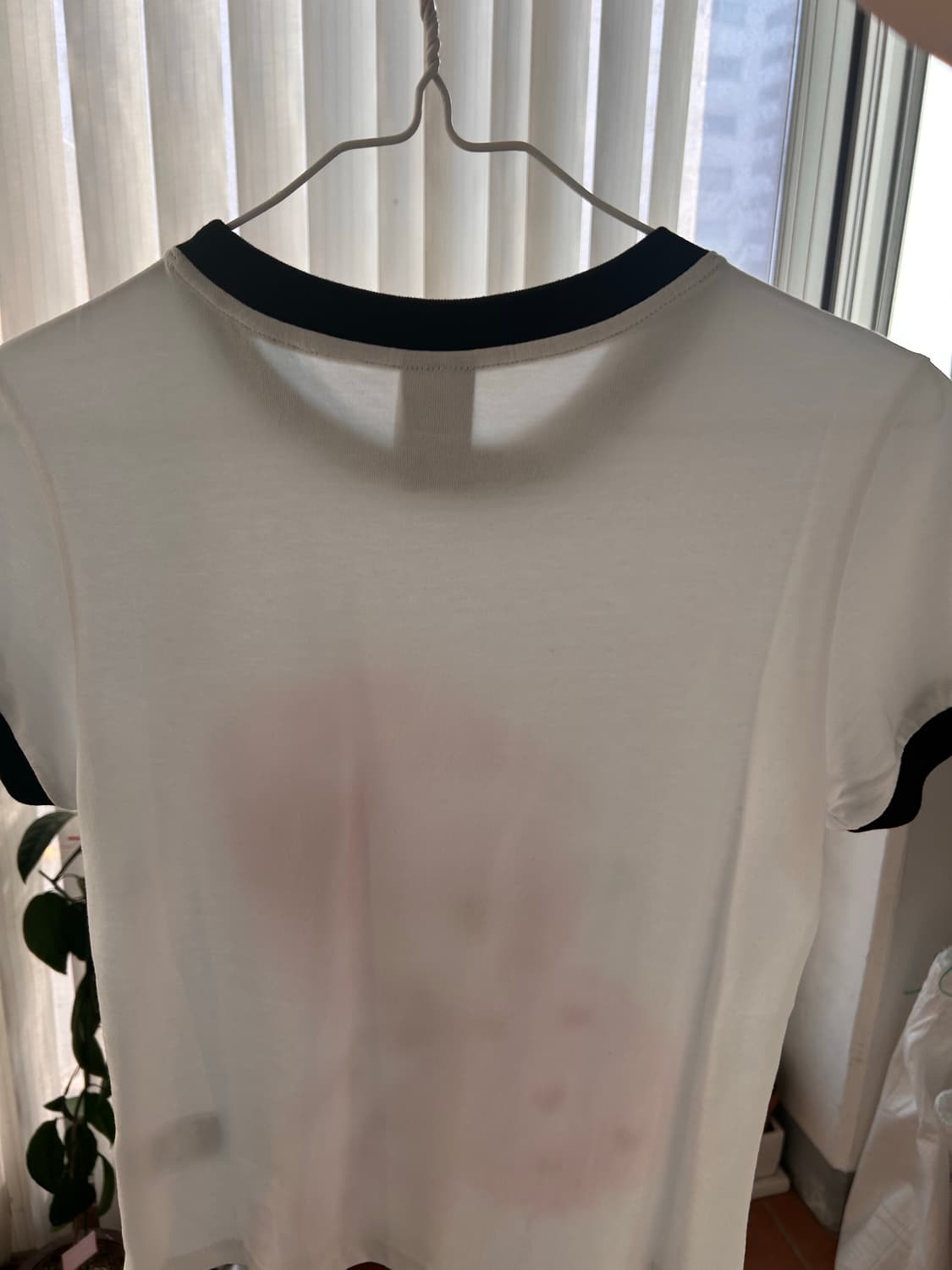 러브이즈트루 캐릭캐릭체인지 링거 티셔츠 화이트 상품이미지3