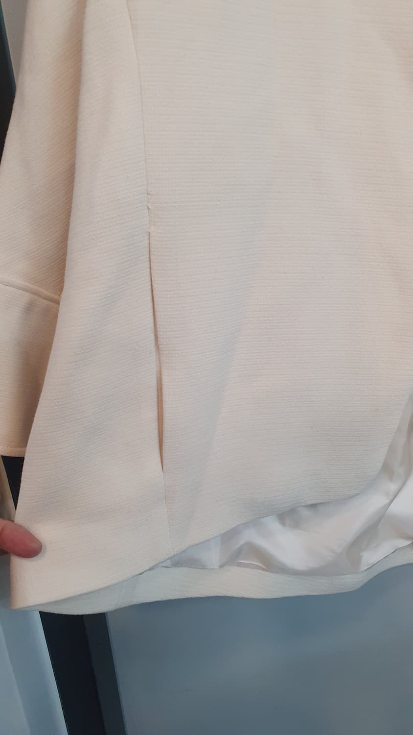 JJ지고트숏코트  88-90-160
세탁완료
너무이쁩니다
고급져요
착용감 상품이미지3