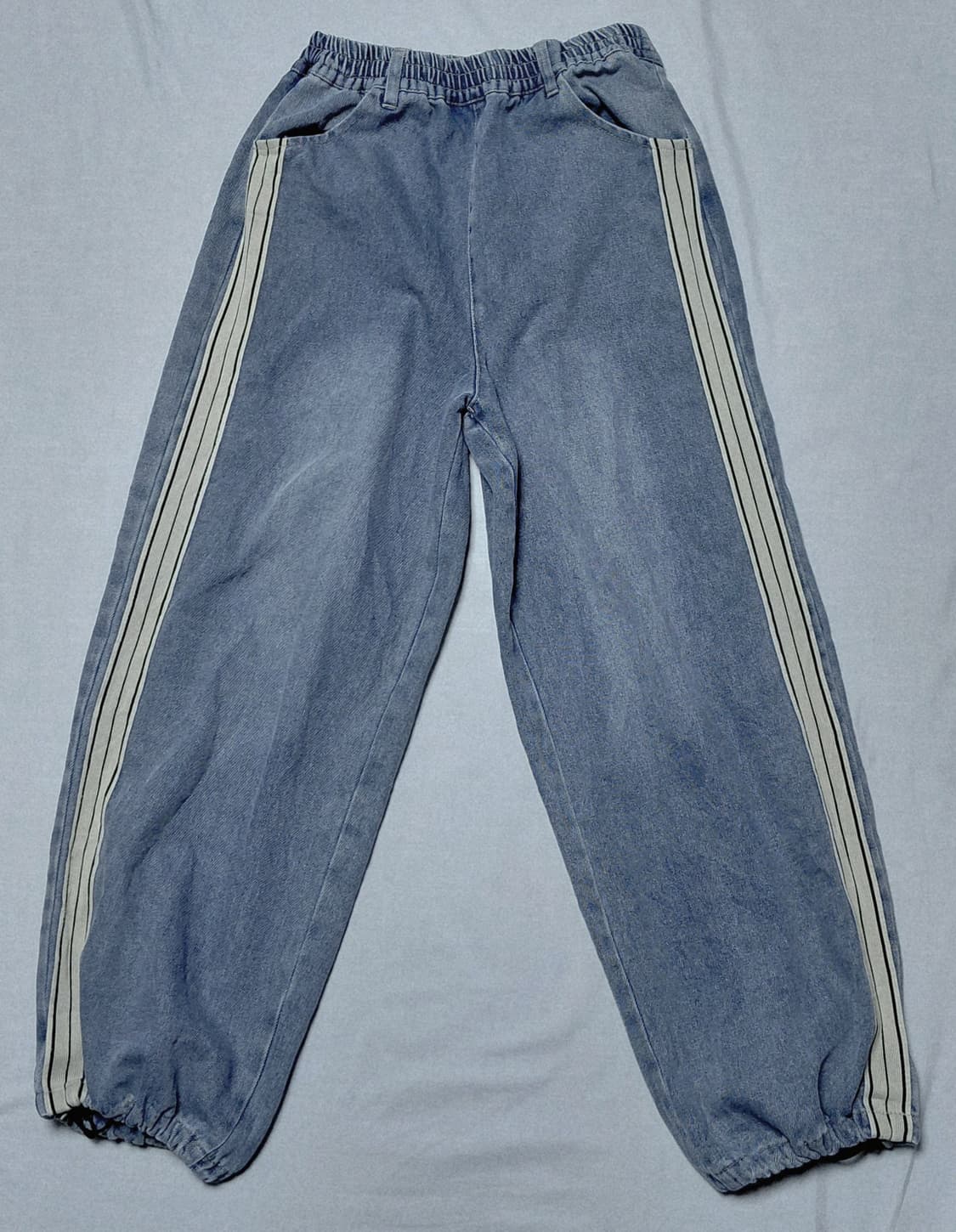 [M] Doublefocus 사이드 라인 와이드 데님 조거 팬츠 (연청) 상품이미지4