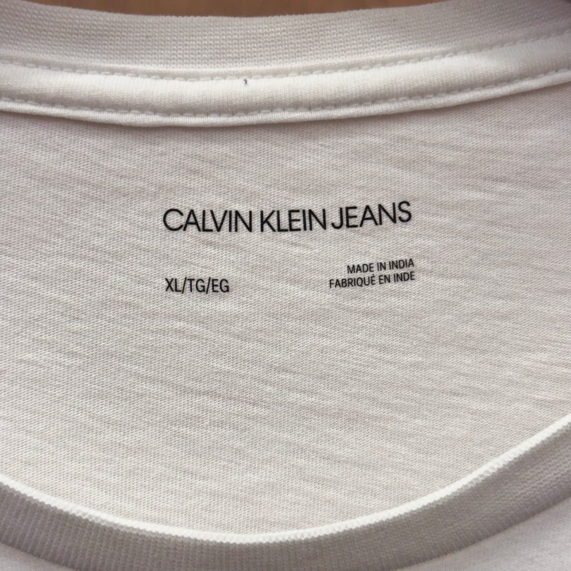 캘빈클라인 베이직 반팔 티셔츠 빅로고 프린팅 그래픽 디테일 화이트 상품이미지7