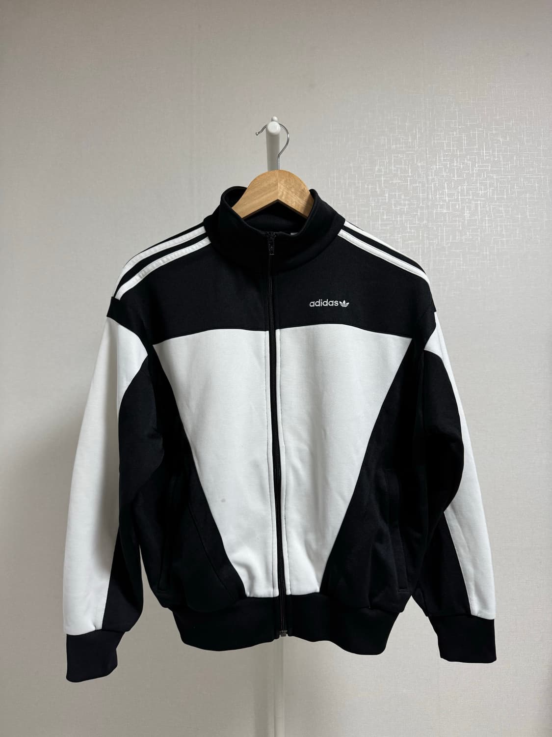 아디다스 트랙탑 크롭 블랙/화이트 S 상품이미지1