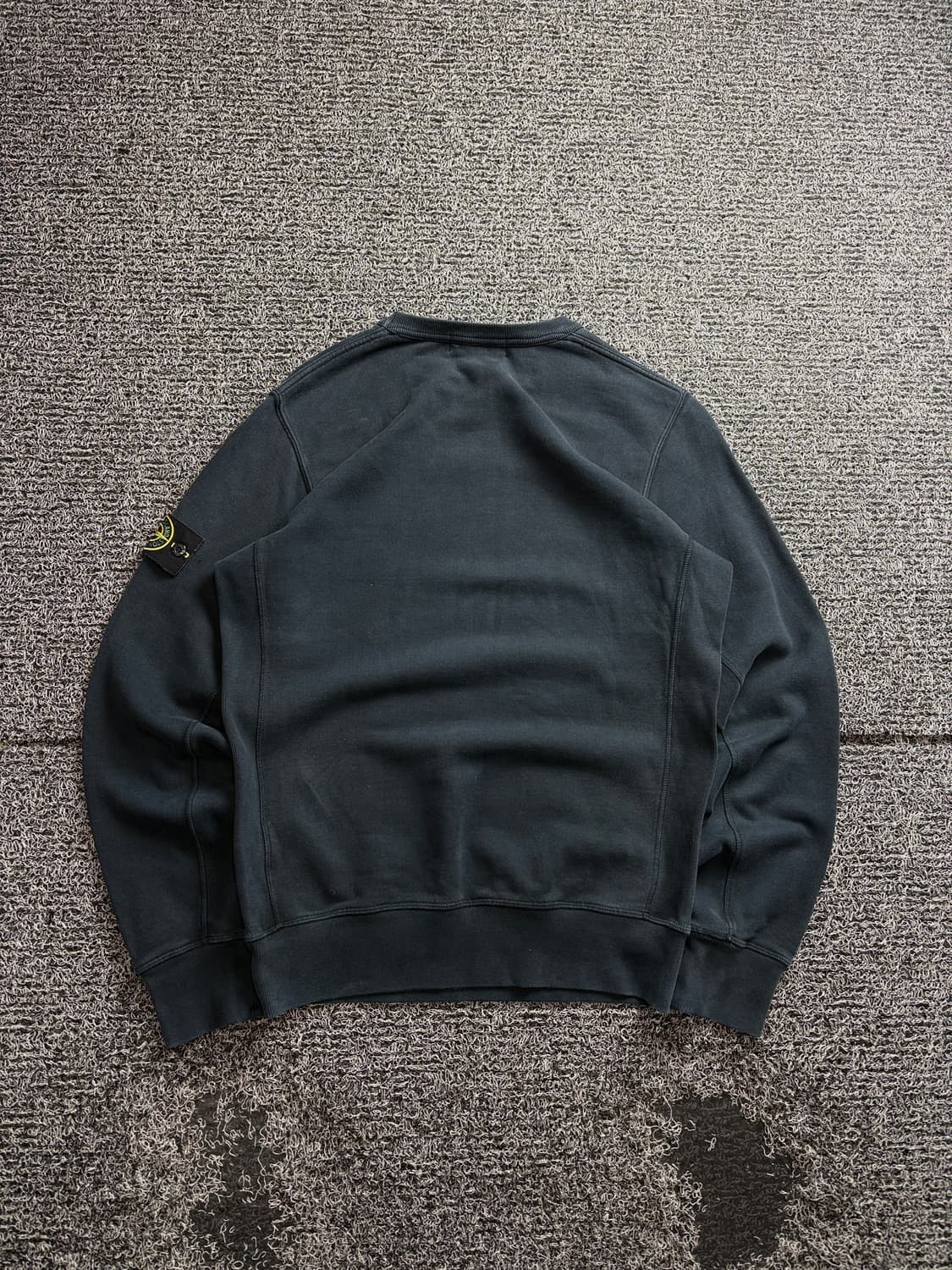 스톤아일랜드 와펜 미니멀 스웻 셔츠 3336 상품이미지5