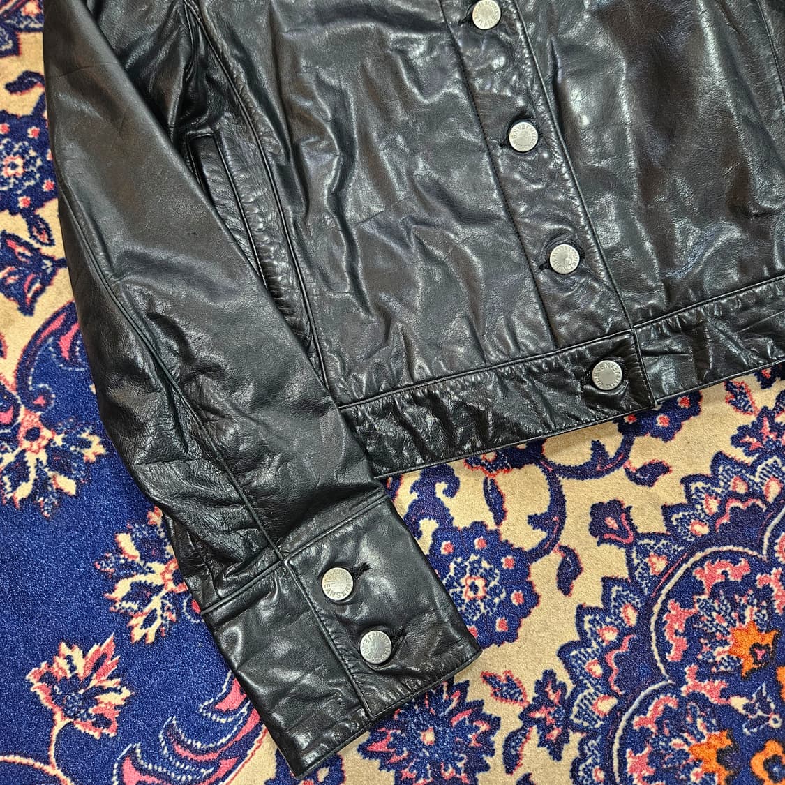 바나나리퍼블릭 유광 버튼 숏 가죽자켓 XS size 상품이미지2