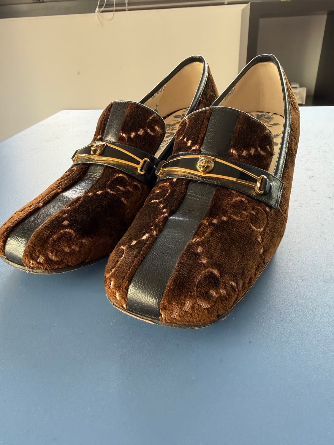 구찌 스트라이프GG 벨벳 펌프스 상품이미지5