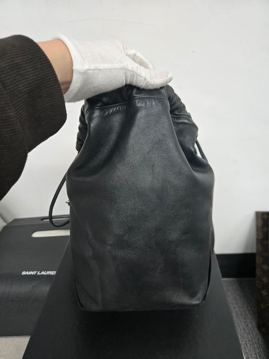 [보증서 정품] 입생로랑 테디 버킷백 상품이미지2