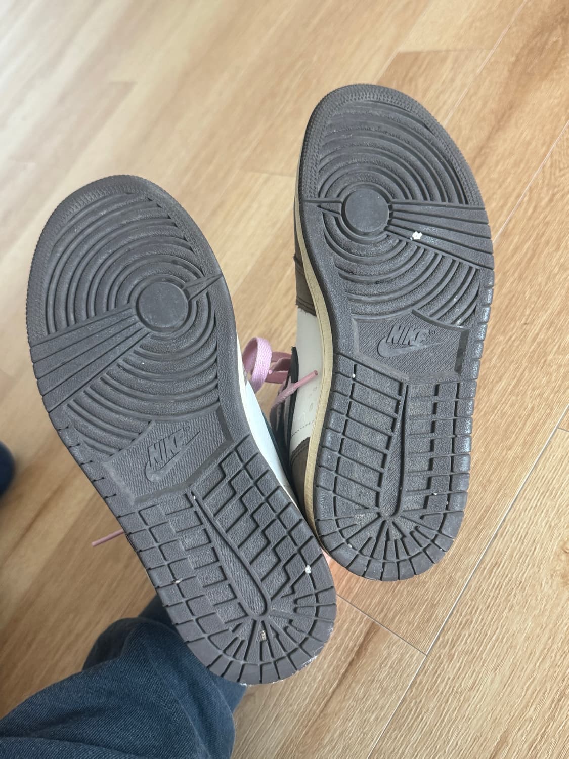 나이키 에어조던1 하이 트래비스스캇 240cm 상품이미지7