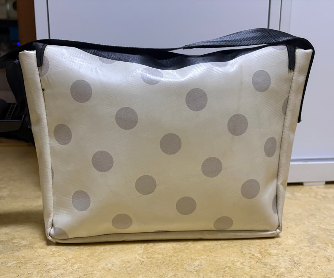 (중고) 프라이탁 라씨 블랙화이트 흰검 도트 전사 (민트택 포함) 상품이미지3