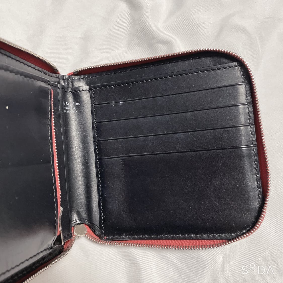 아크네스튜디오 버건디 지갑 상품이미지4