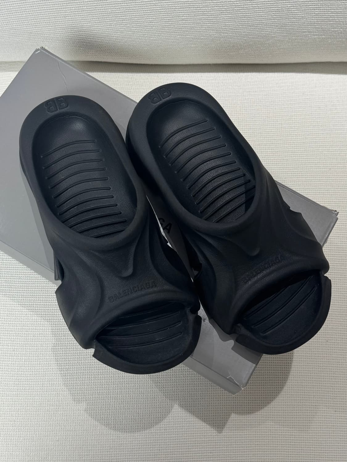 [39] BALENCIAGA 발렌시아가 몰드 슬라이드  상품이미지1