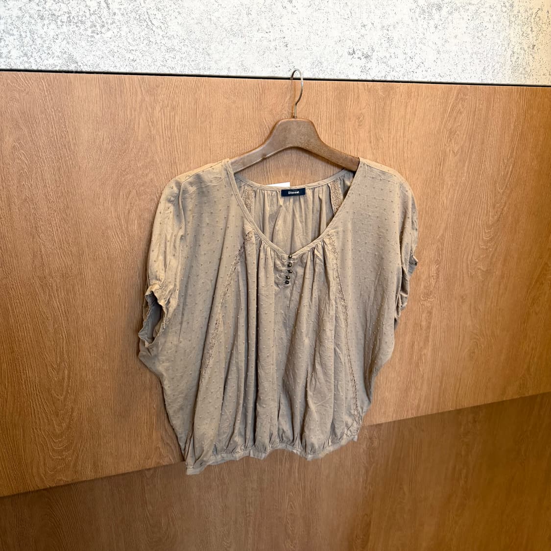 빈티지 브이넥 반팔 블라우스 도트 자수 버튼업 디테일 루즈핏 브라운 상품이미지1