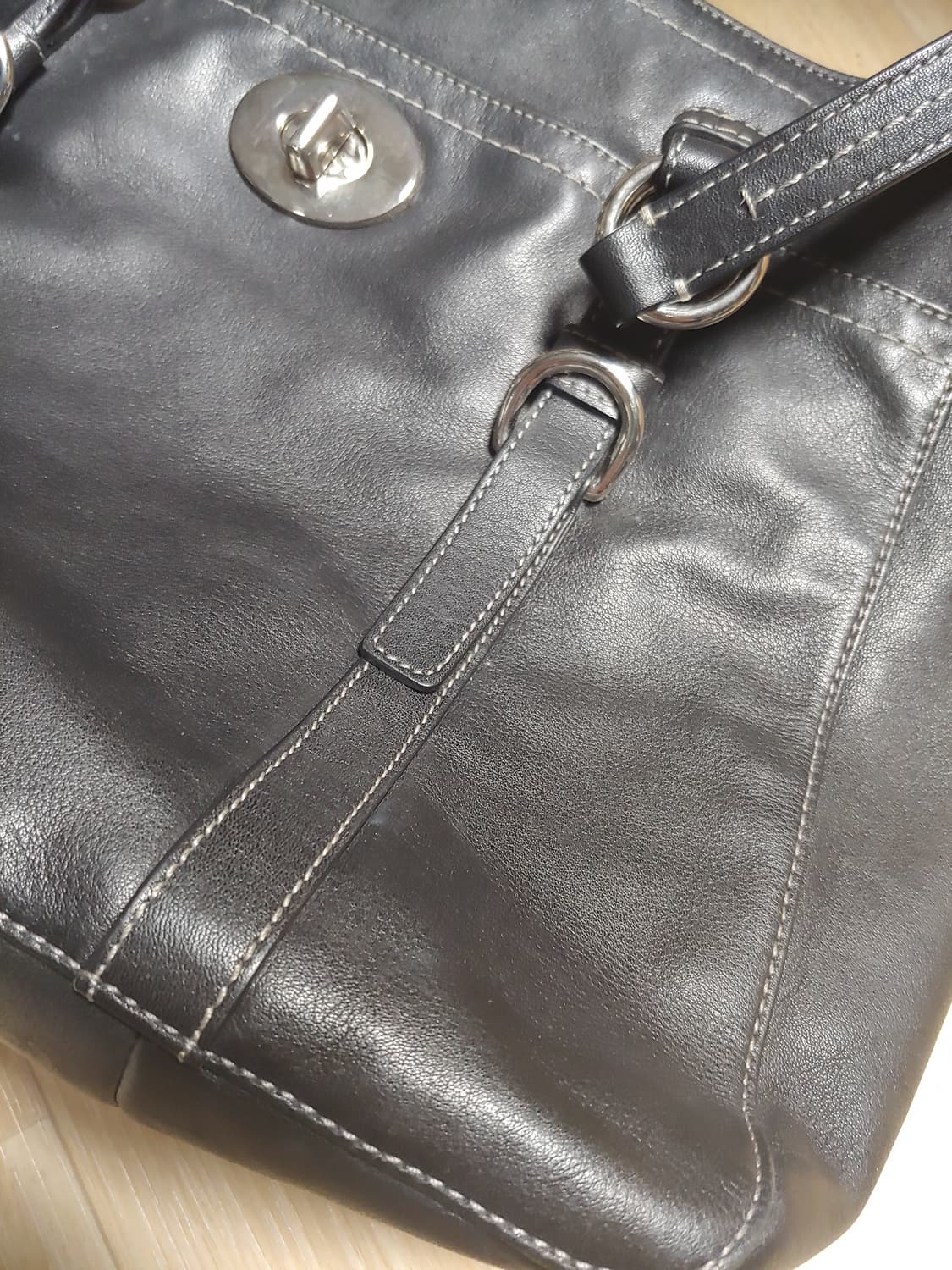 체형 커버 블랙 코치 미디움 백 상품이미지9