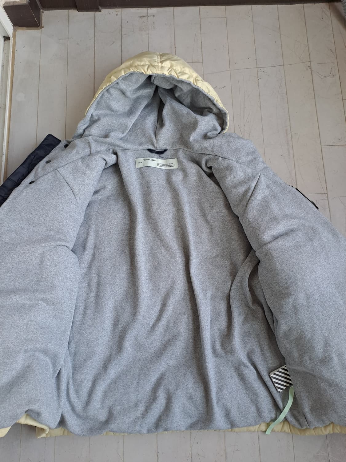 오프화이트 메인라벨 푸퍼패딩 상품이미지3