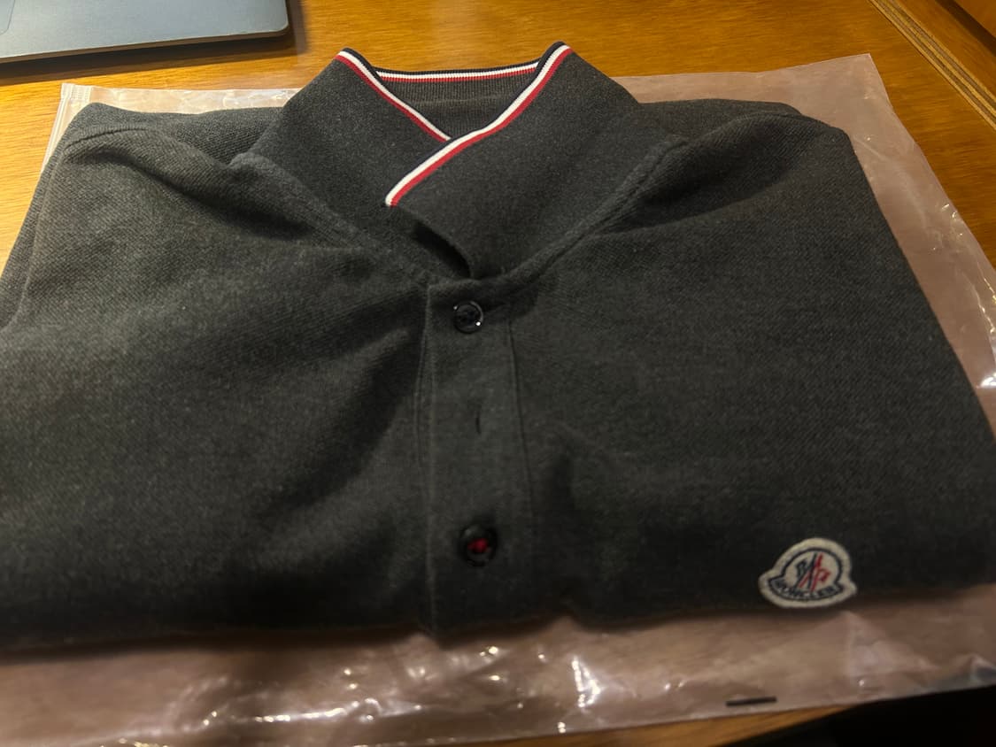 몽클레어 로고패치 삼선 PK 카라 남성 긴팔 티셔츠 챠콜 XL 83480 상품이미지5