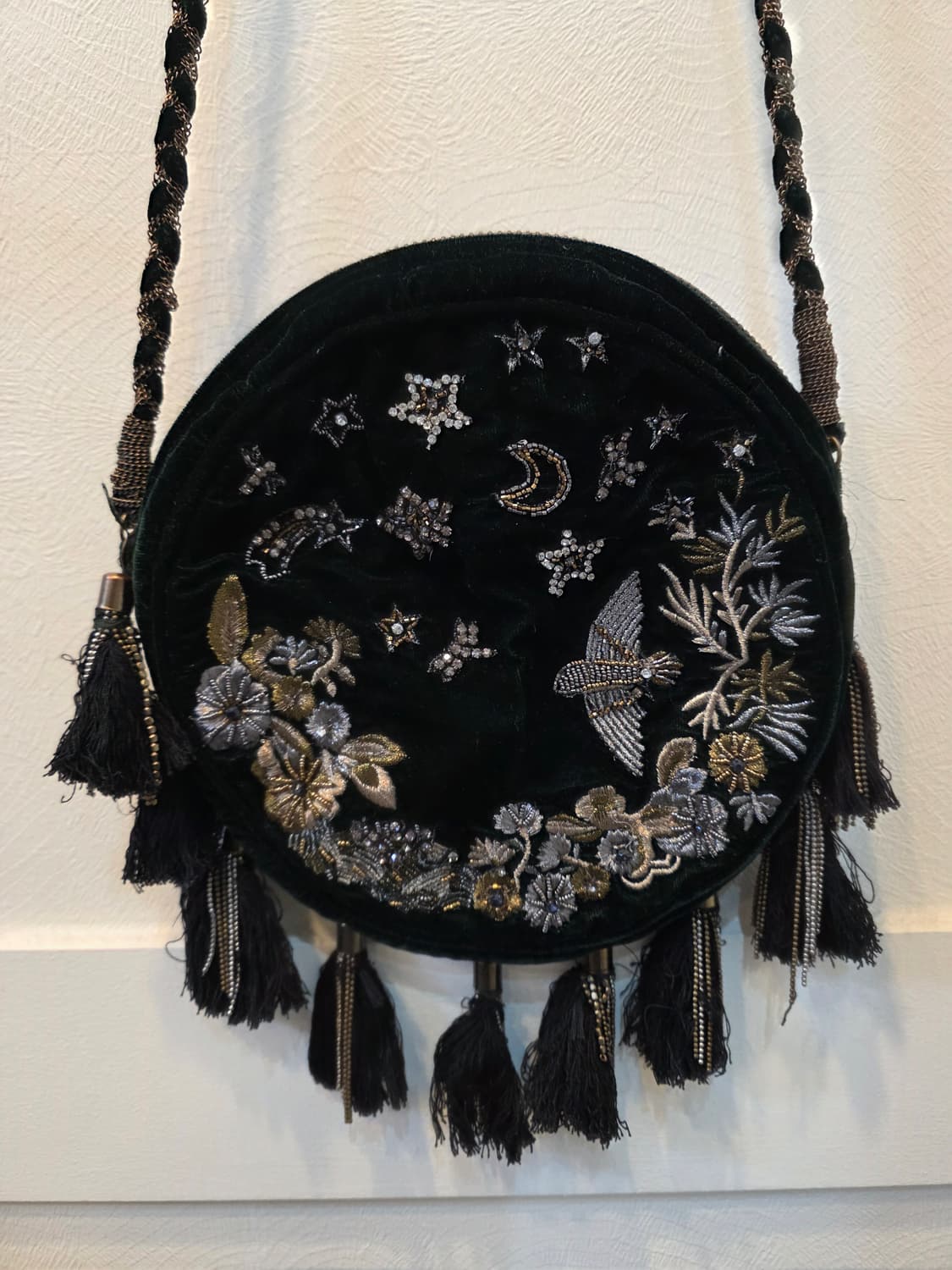 자라 딥그린비즈벨벳 태슬 자수 라운드 크로스백 상품이미지1