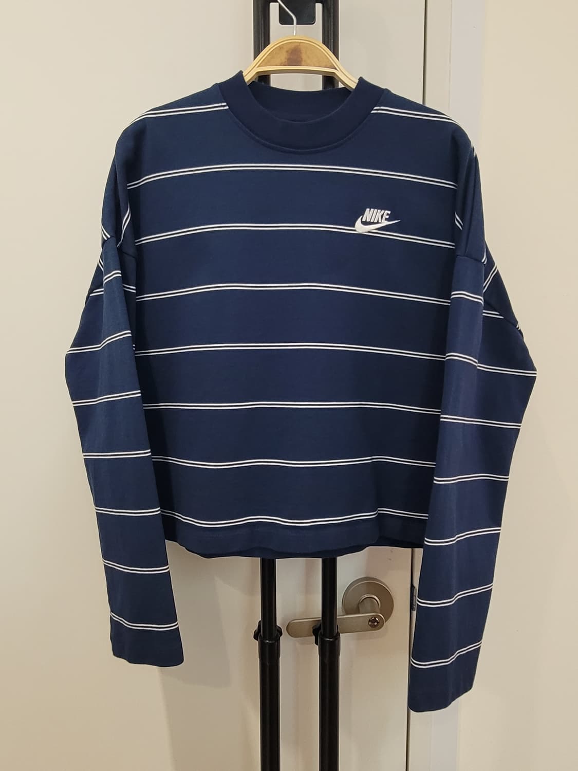 나이키 우먼 스트라이프 크롭 긴팔 티 S사이즈 상품이미지3