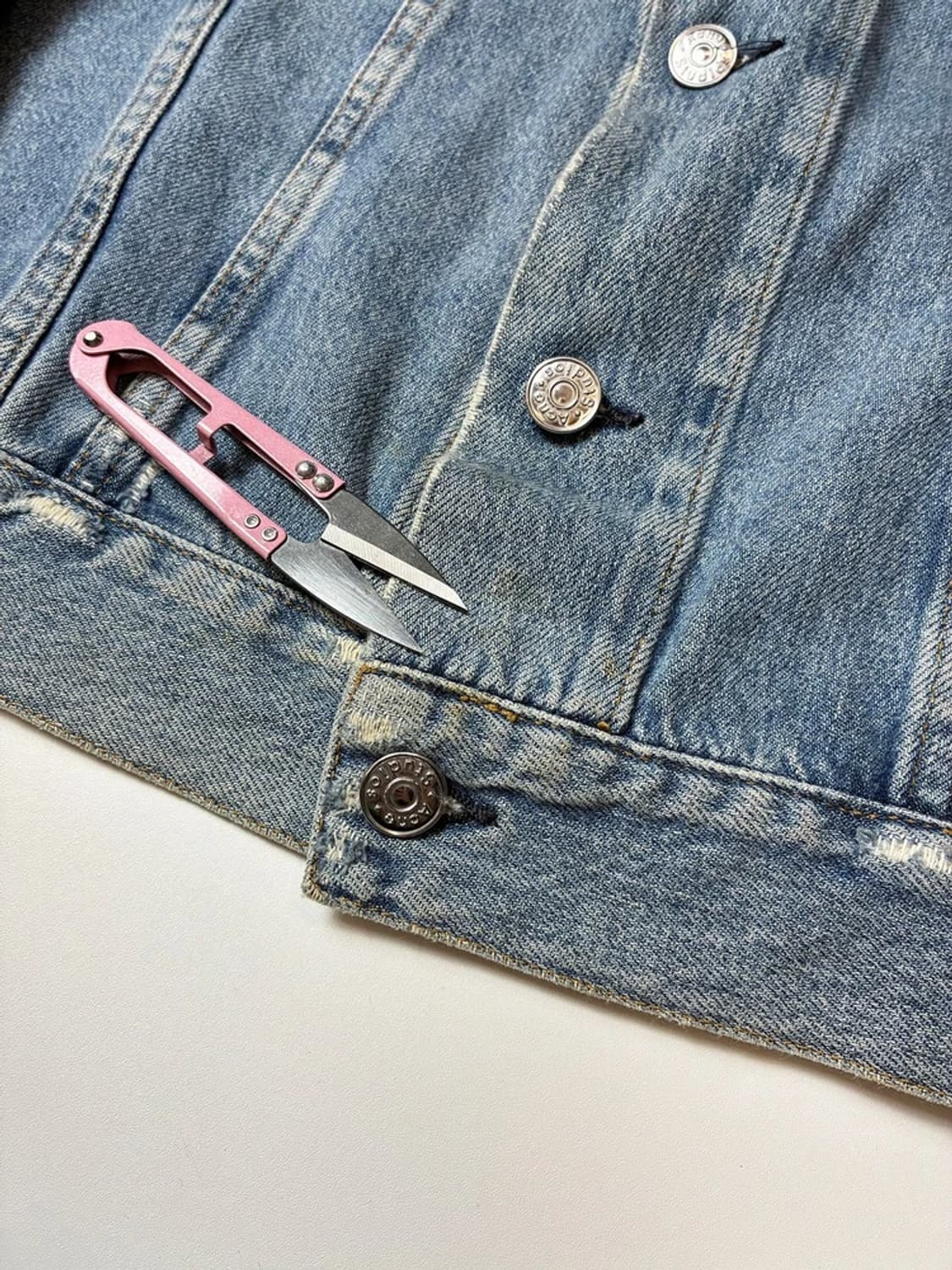 아크네 스튜디오 데님 노카라 트러커 자켓 PN8540 상품이미지4