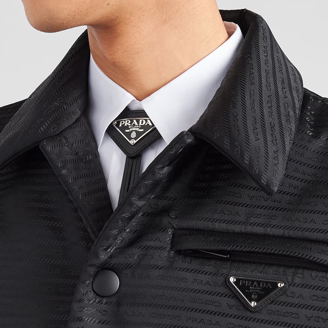 새상품 프라다 볼로 타이 가죽 메탈 트라이앵글 로고 넥타이 상품이미지1