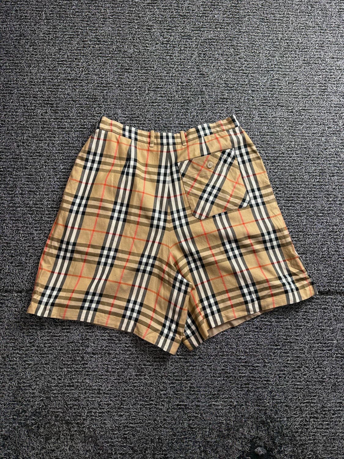 버버리 노바체크 버뮤다 비스코스 하프 팬츠 3099 상품이미지4