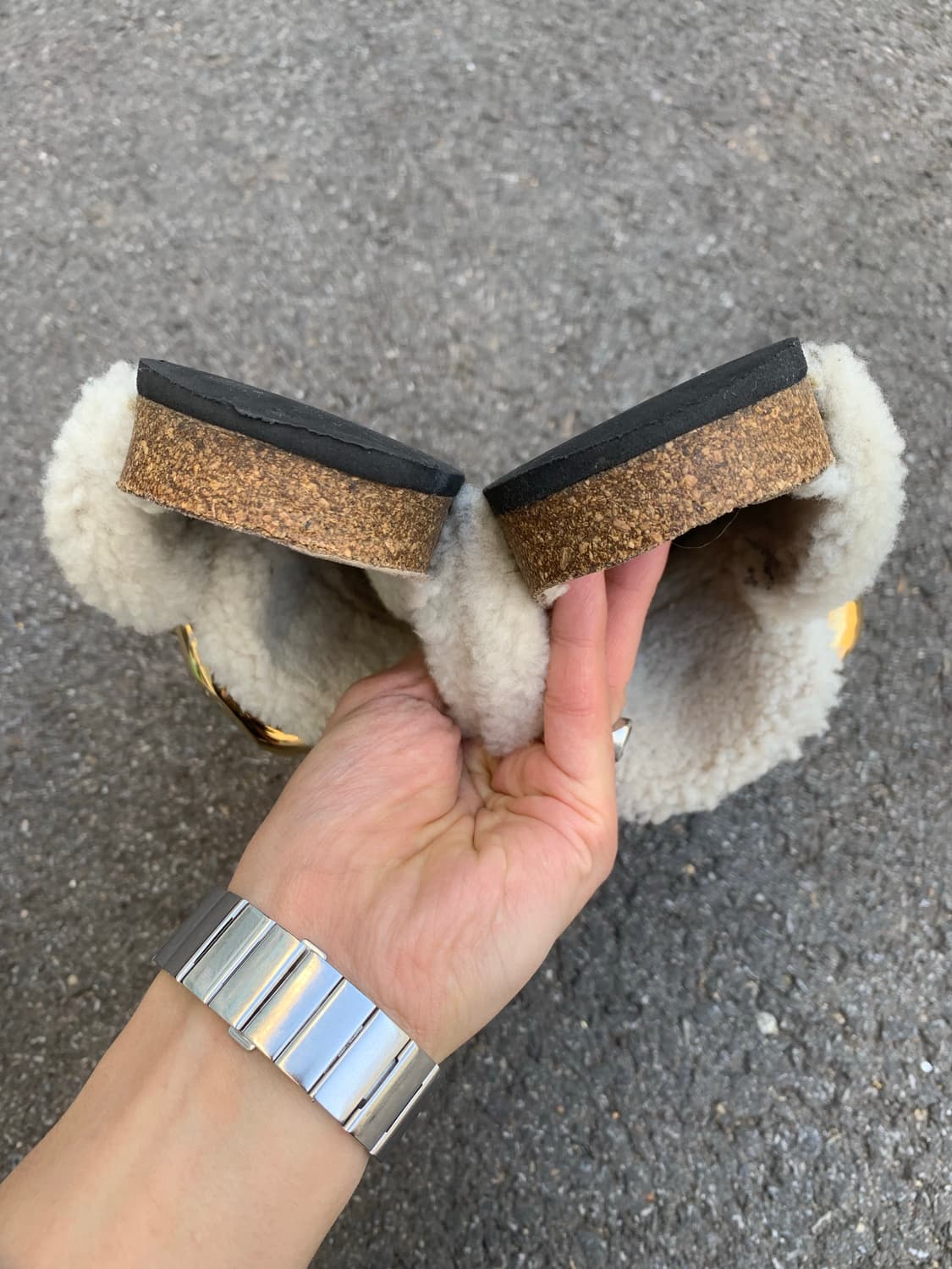  jw앤더슨 체인 퍼 뮬 (brown) 상품이미지4