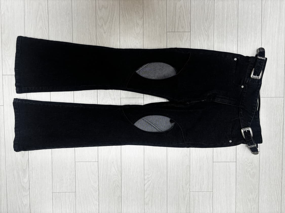 앤더슨벨 22 F/W 컬렉션 컷아웃 팬츠 상품이미지2