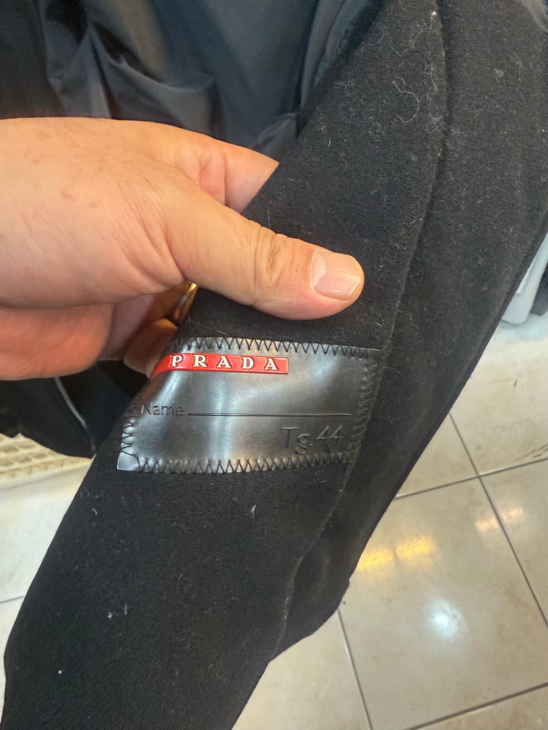 44/66 정품 프라다 후드 경량패딩 팝니다 상품이미지3