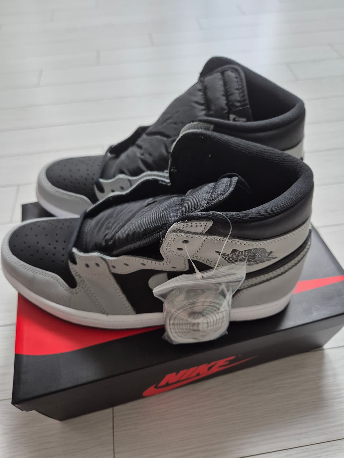 나이키 조던1 레트로 하이 OG 쉐도우2.0 미시착 270사이즈 팝니다 상품이미지2