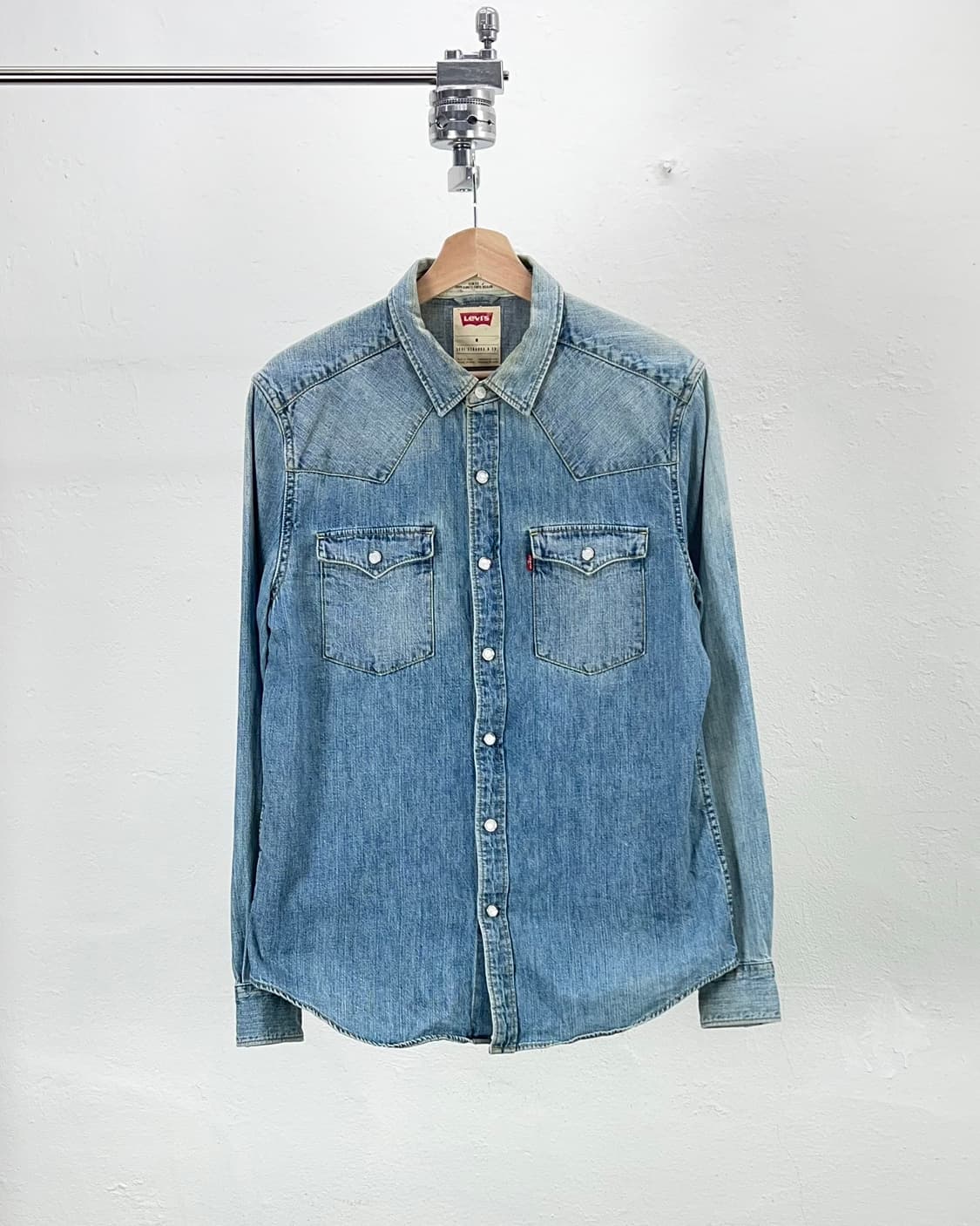 리바이스 라이트 워시 클래식 웨스턴 펄 스냅 셔츠 상품이미지1