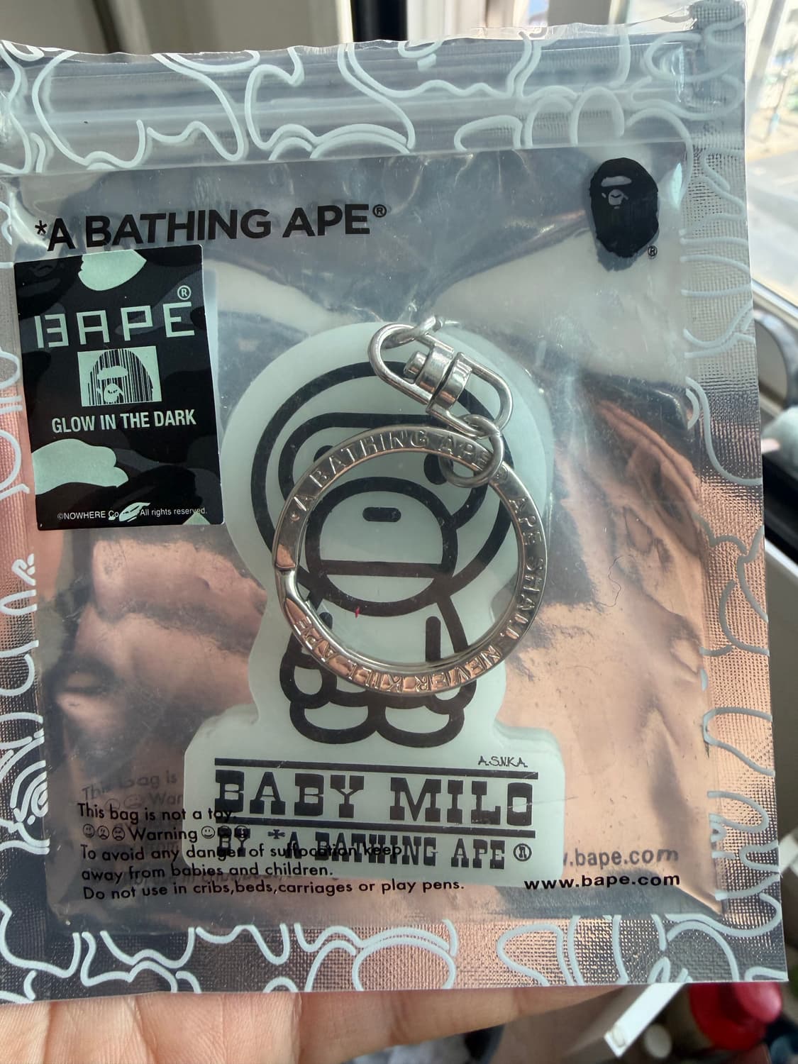 베이프 글로우 인 더 다크 베이비마일로 키체인 키링 화이트 그린 상품이미지3