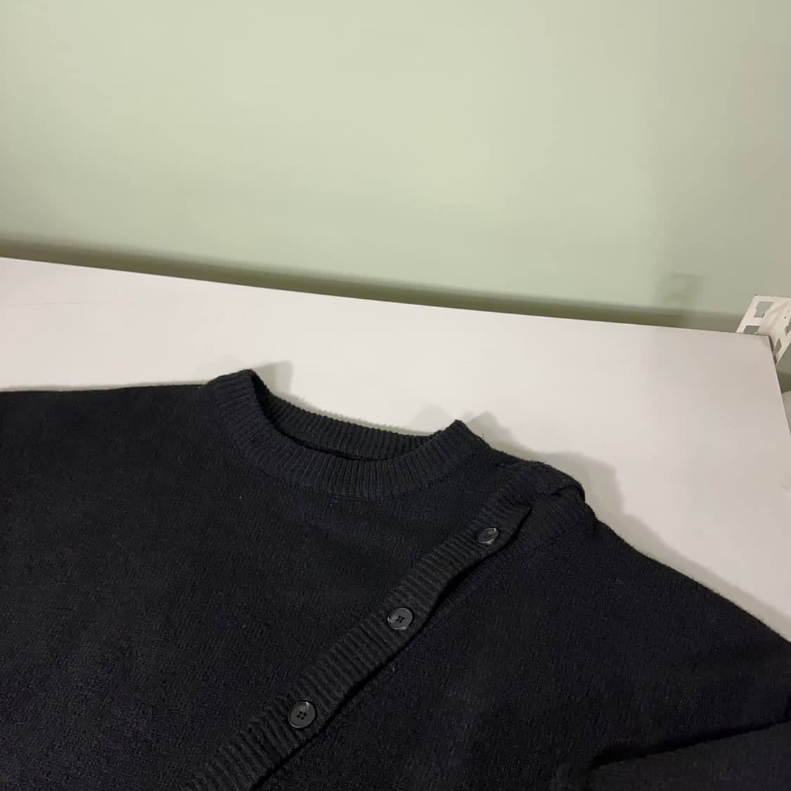 FREE VTG 블랙 사선버튼 라운드니트 상품이미지3