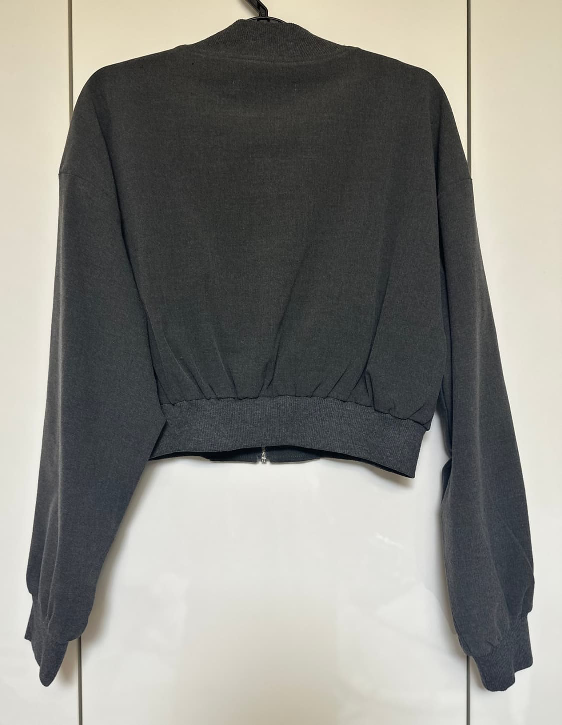 크롭집업 상품이미지4