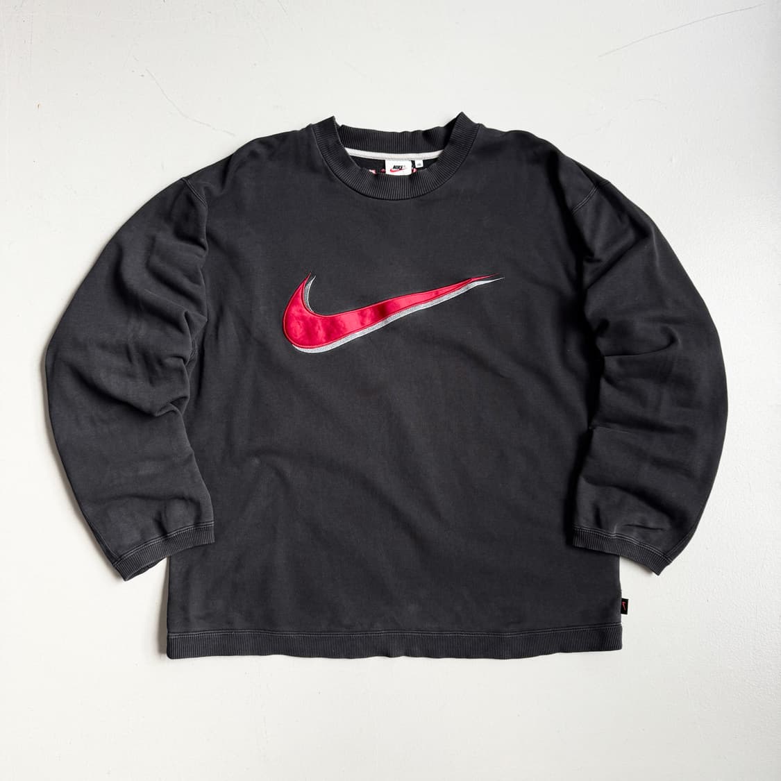 나이키 90s 빅로고 페이딩 스웻셔츠 맨투맨 블랙 상품이미지2